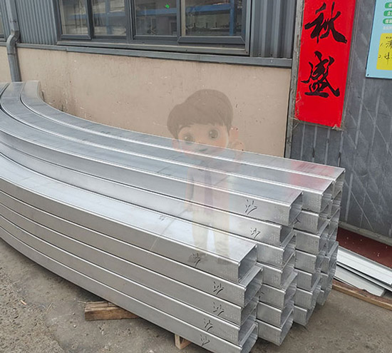北京幕墻型材拉彎在綠色建筑中的角色：可持續(xù)設(shè)計(jì)與環(huán)保材料的結(jié)合
