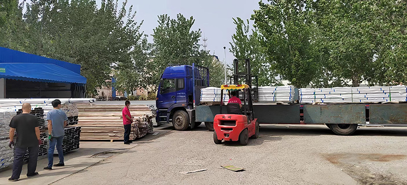 來料卸車，拉彎加工材料執(zhí)行高標(biāo)準(zhǔn)！