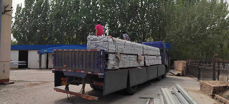 來料卸車，拉彎加工材料執(zhí)行高標(biāo)準(zhǔn)！