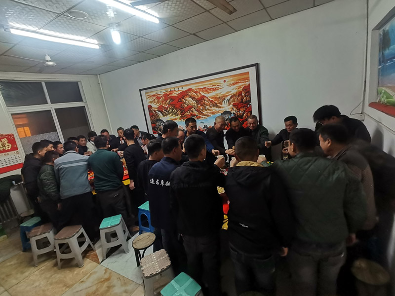 《感恩有你，“職”迎新生——北京型材拉彎盛達(dá)偉業(yè)感恩節(jié)特別聚餐》